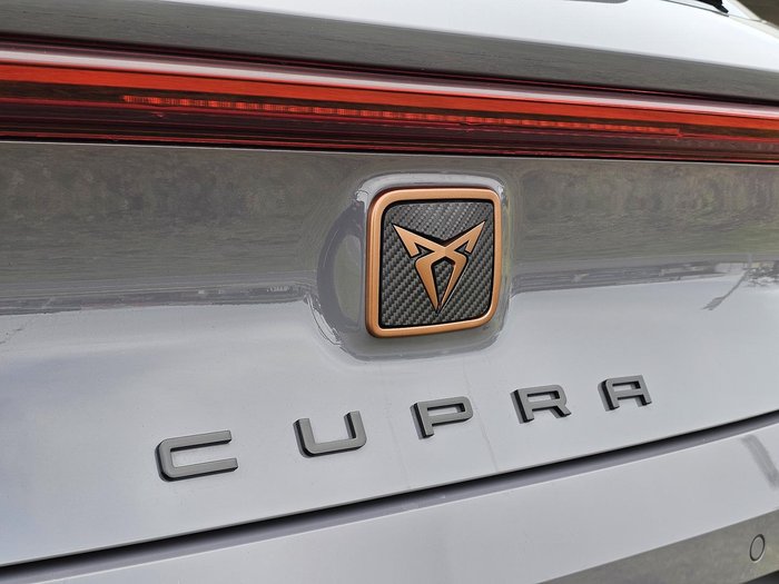 2024 CUPRA Leon V Tribe Edition