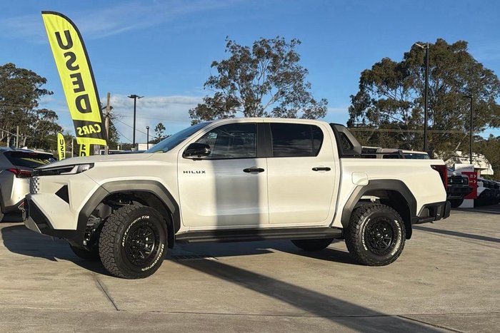 2026 Toyota Hilux SR5 48V