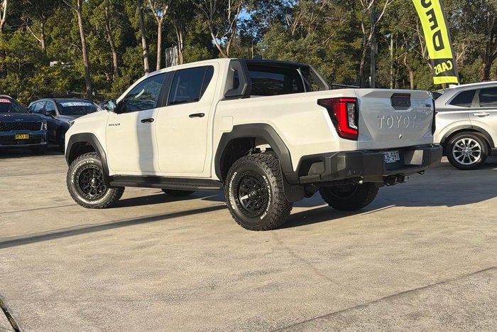 2026 Toyota Hilux SR5 48V