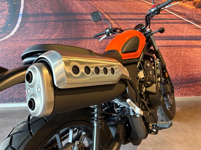2025 Honda CB650R E-Clutch CB Red