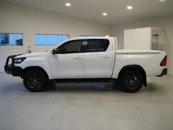 2024 Toyota Hilux SR