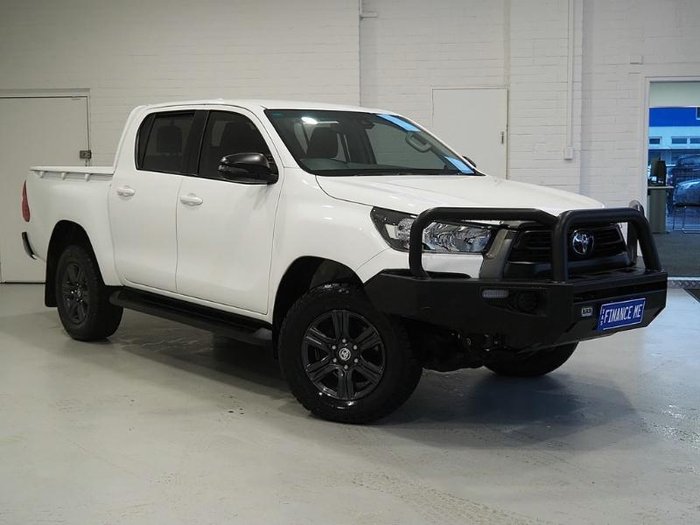 2024 Toyota Hilux SR