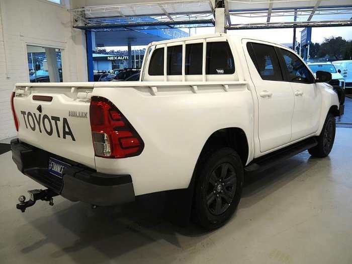 2024 Toyota Hilux SR