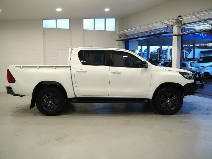 2024 Toyota Hilux SR