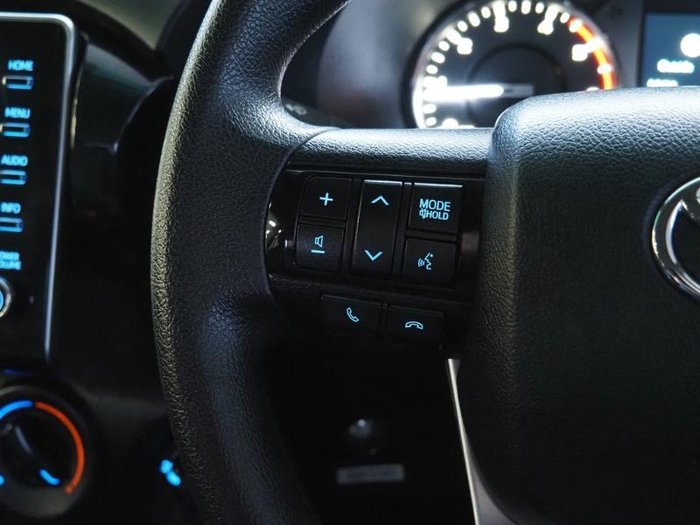 2024 Toyota Hilux SR