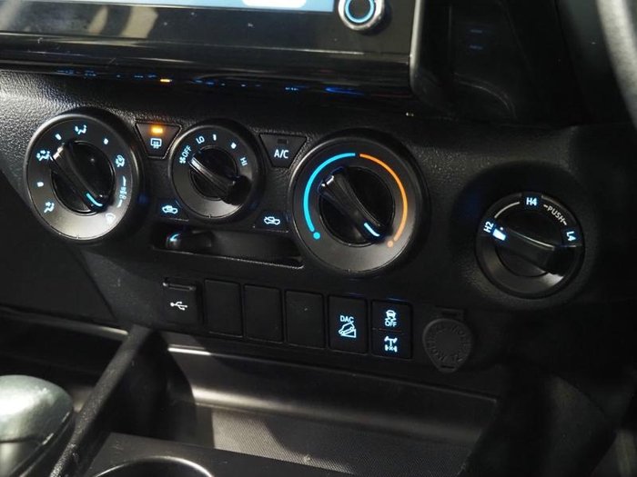 2024 Toyota Hilux SR