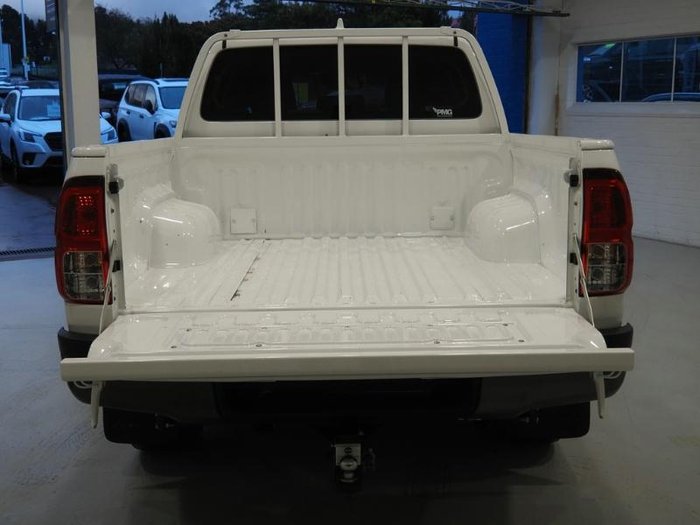 2024 Toyota Hilux SR