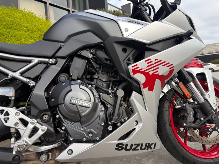 2025 Suzuki GSX-8R (GSX800FRQ)
