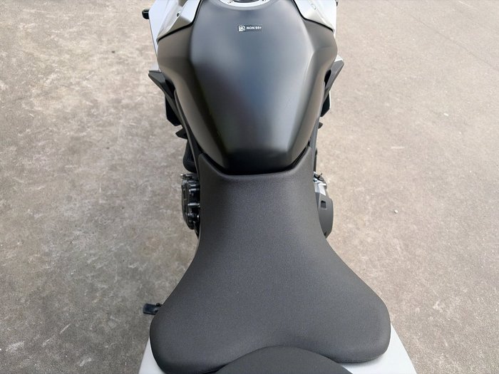 2025 Suzuki GSX-8R (GSX800FRQ)