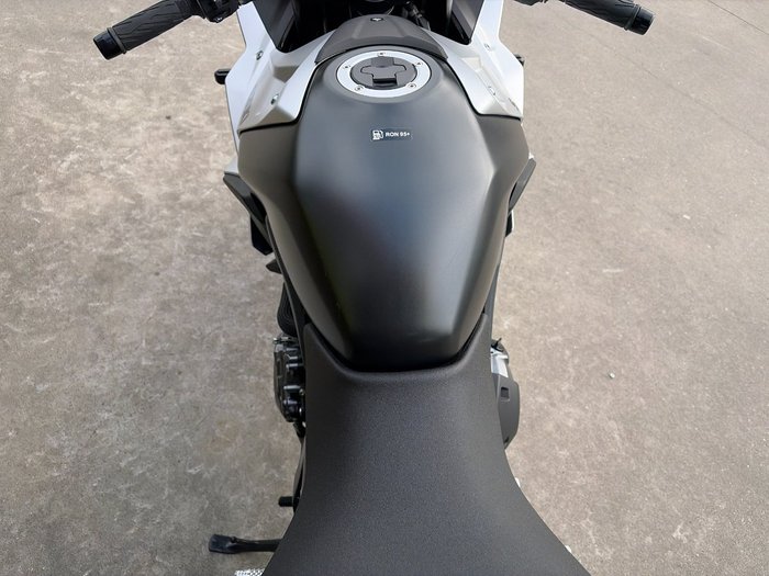 2025 Suzuki GSX-8R (GSX800FRQ)
