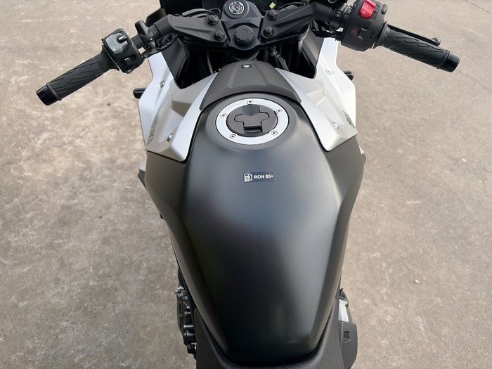2025 Suzuki GSX-8R (GSX800FRQ)