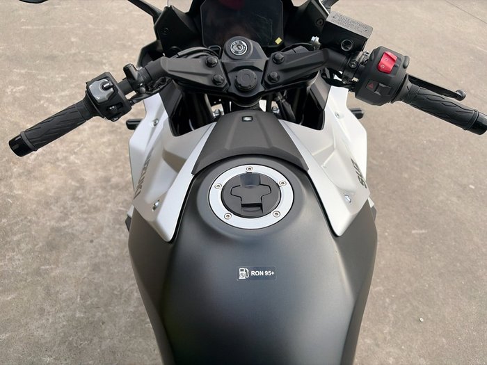 2025 Suzuki GSX-8R (GSX800FRQ)