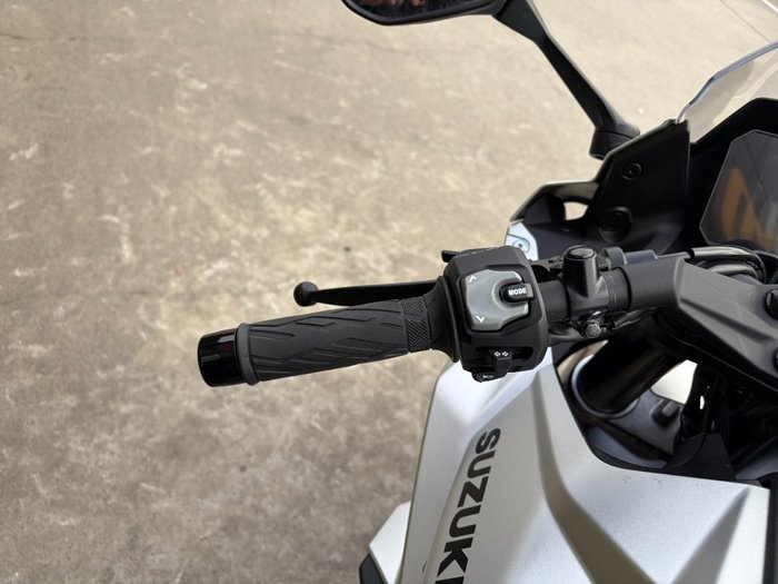 2025 Suzuki GSX-8R (GSX800FRQ)