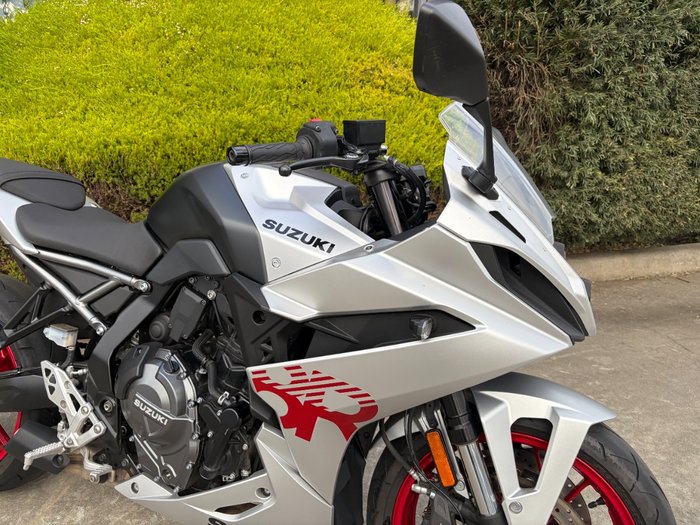 2025 Suzuki GSX-8R (GSX800FRQ)