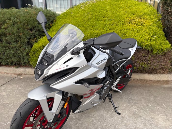 2025 Suzuki GSX-8R (GSX800FRQ)