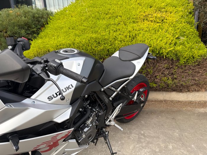 2025 Suzuki GSX-8R (GSX800FRQ)