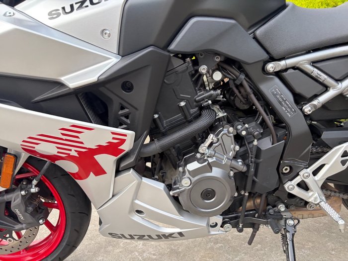 2025 Suzuki GSX-8R (GSX800FRQ)