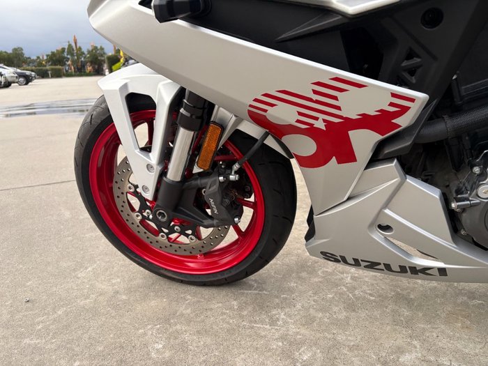 2025 Suzuki GSX-8R (GSX800FRQ)