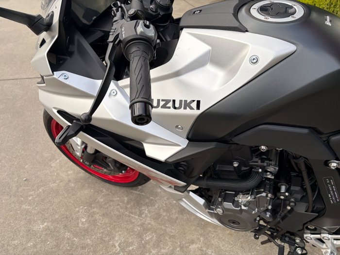 2025 Suzuki GSX-8R (GSX800FRQ)