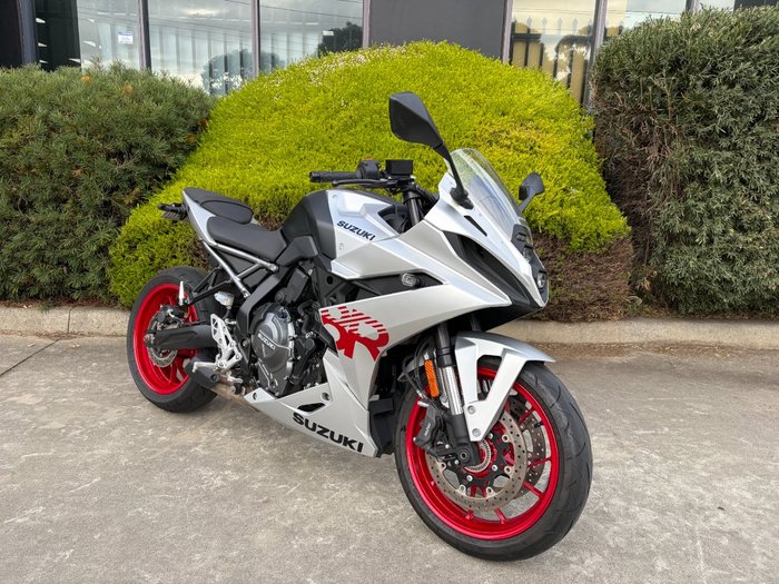 2025 Suzuki GSX-8R (GSX800FRQ)