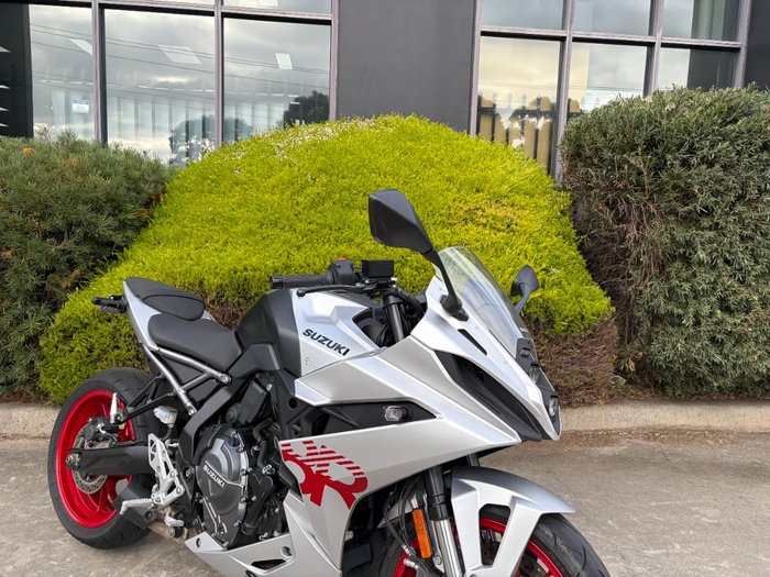2025 Suzuki GSX-8R (GSX800FRQ)