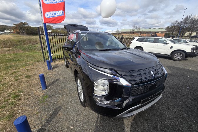 2024 MITSUBISHI OUTLANDER LS 7 SEAT (2WD)