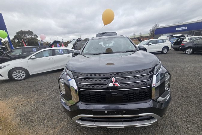 2024 MITSUBISHI OUTLANDER LS 7 SEAT (2WD)