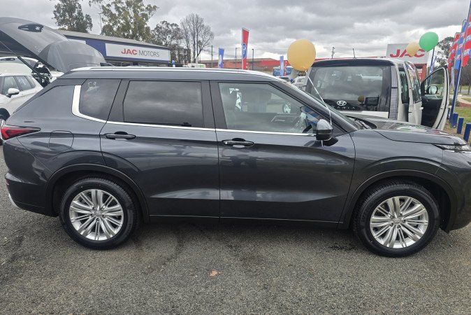 2024 MITSUBISHI OUTLANDER LS 7 SEAT (2WD)
