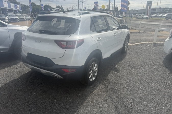 2024 KIA STONIC S