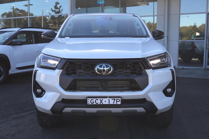 2025 Toyota Hilux SR5 48V