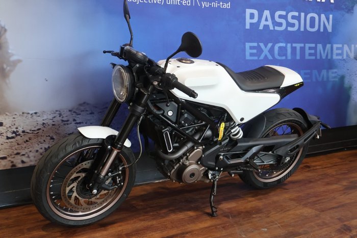 2018 Husqvarna SVARTPILEN 401