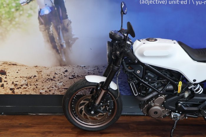 2018 Husqvarna SVARTPILEN 401