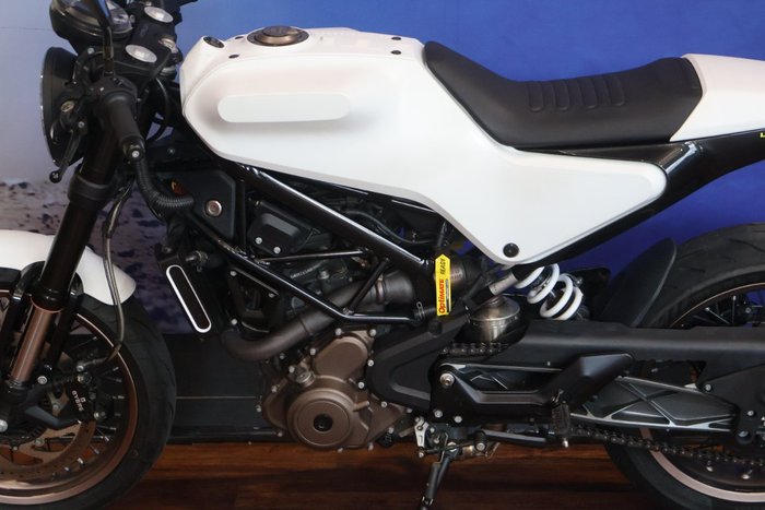 2018 Husqvarna SVARTPILEN 401
