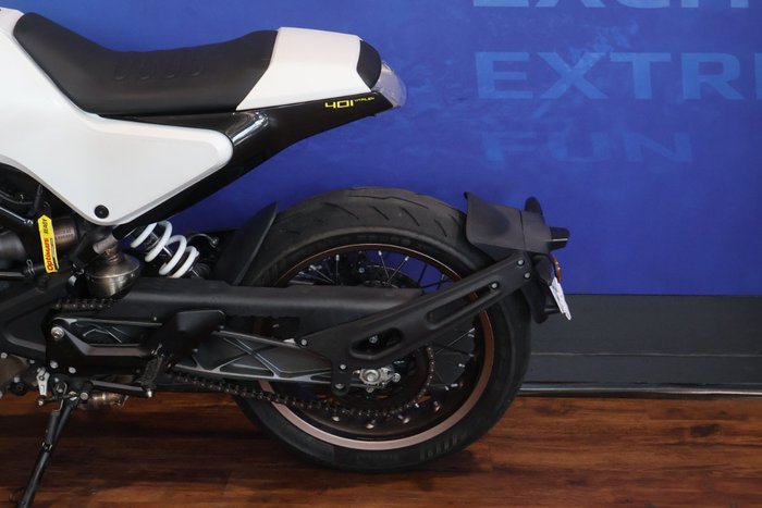 2018 Husqvarna SVARTPILEN 401