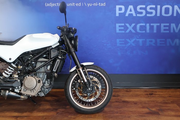 2018 Husqvarna SVARTPILEN 401