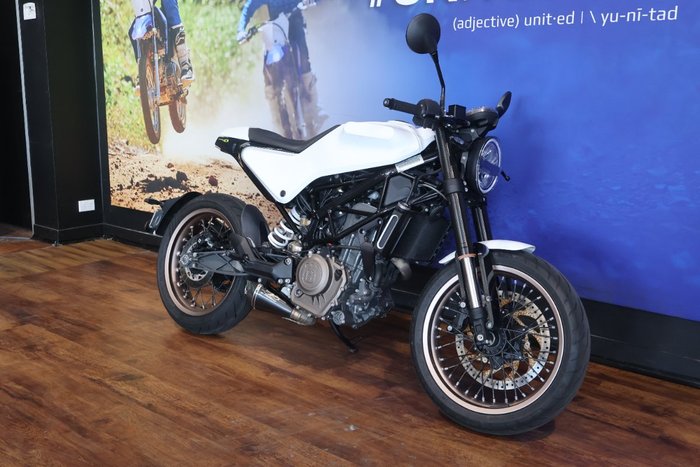 2018 Husqvarna SVARTPILEN 401
