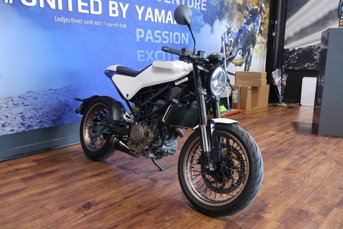 2018 Husqvarna SVARTPILEN 401