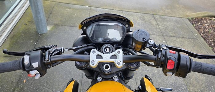 2025 Triumph Street Triple RS Street Triple Yellow
