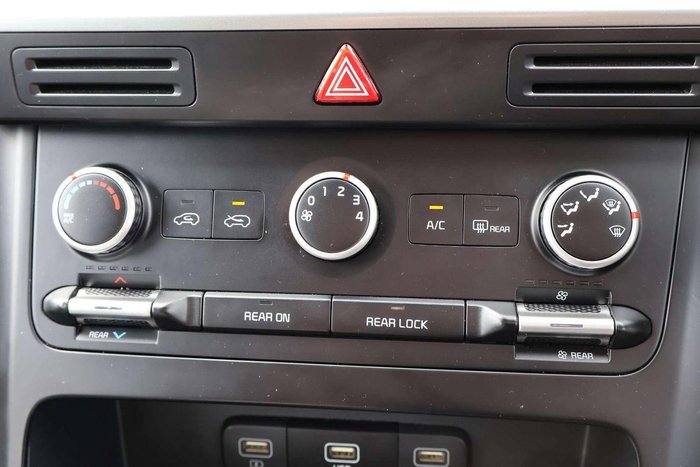 2023 Kia Carnival S