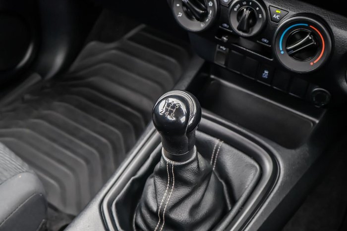2015 Toyota Hilux SR