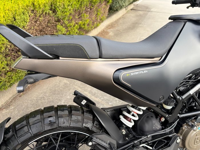 2023 Husqvarna SVARTPILEN 401 Black