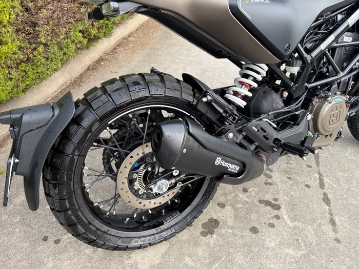 2023 Husqvarna SVARTPILEN 401 Black