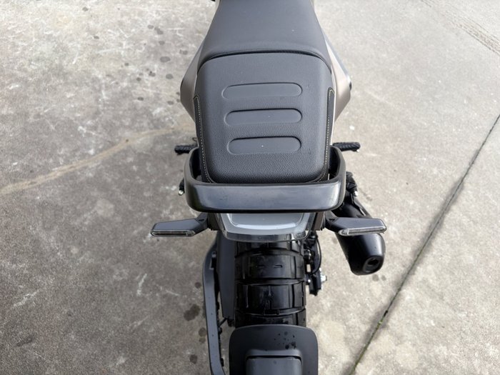 2023 Husqvarna SVARTPILEN 401 Black