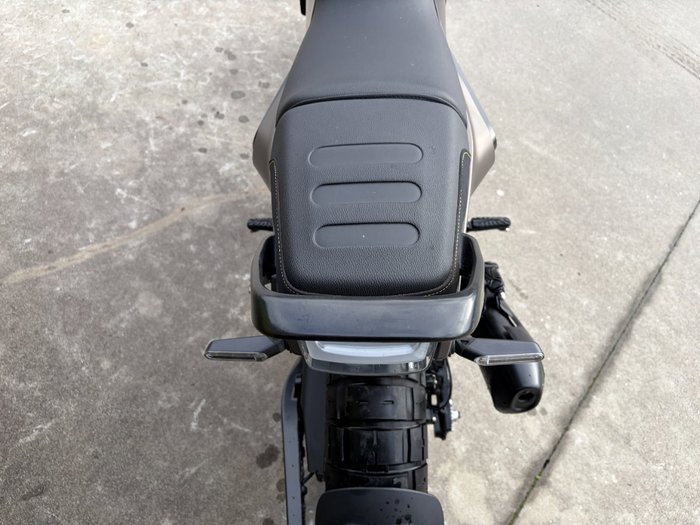 2023 Husqvarna SVARTPILEN 401 Black