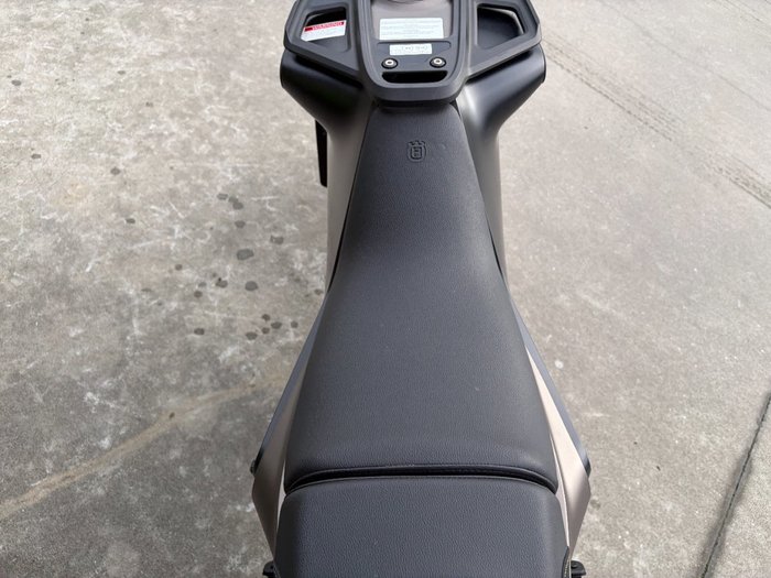 2023 Husqvarna SVARTPILEN 401 Black
