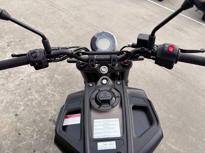 2023 Husqvarna SVARTPILEN 401 Black