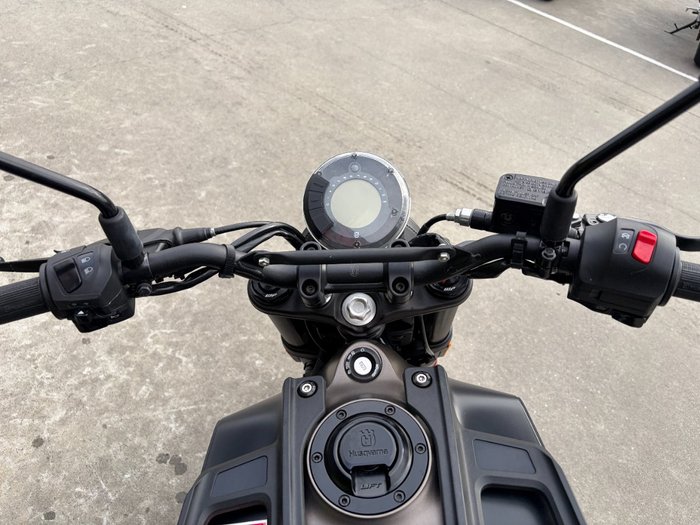2023 Husqvarna SVARTPILEN 401 Black