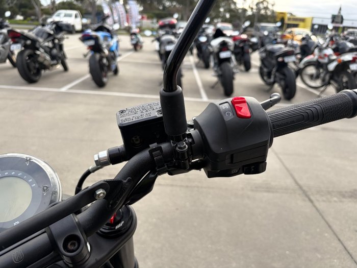 2023 Husqvarna SVARTPILEN 401 Black