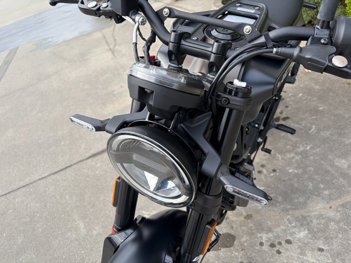 2023 Husqvarna SVARTPILEN 401 Black