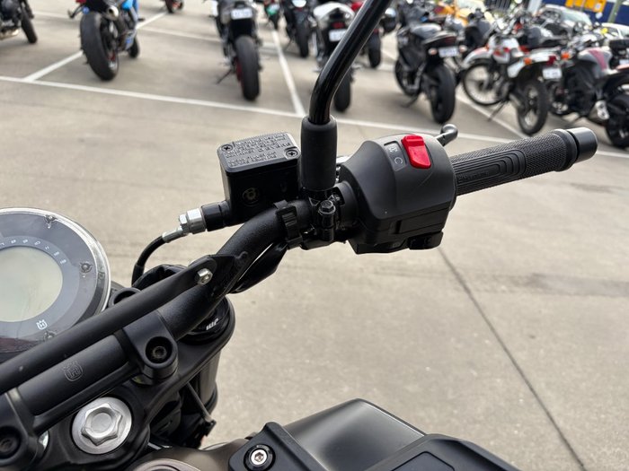 2023 Husqvarna SVARTPILEN 401 Black